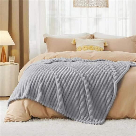 Bedsure Throw Blanket Super Soft Cozy Fleece for Couch Bed Light Grey 50x60 Inch - Picture 6 of 7